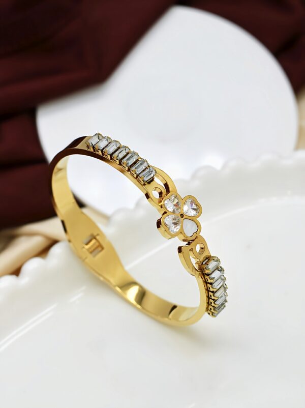 Elegant Gold-Plated Floral CZ Bracelet
