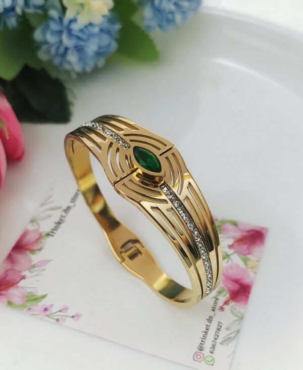 EleGreen Emerald Centerpiece and CZ Diamonds Bracelet - Image 3