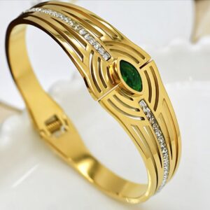 EleGreen Emerald Centerpiece and CZ Diamonds Bracelet