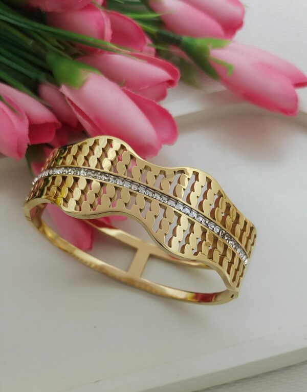 Wave Pattern CZ Stone Bracelet