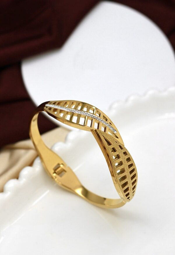 Leaf Cut CZ Stone Bracelet - Image 2