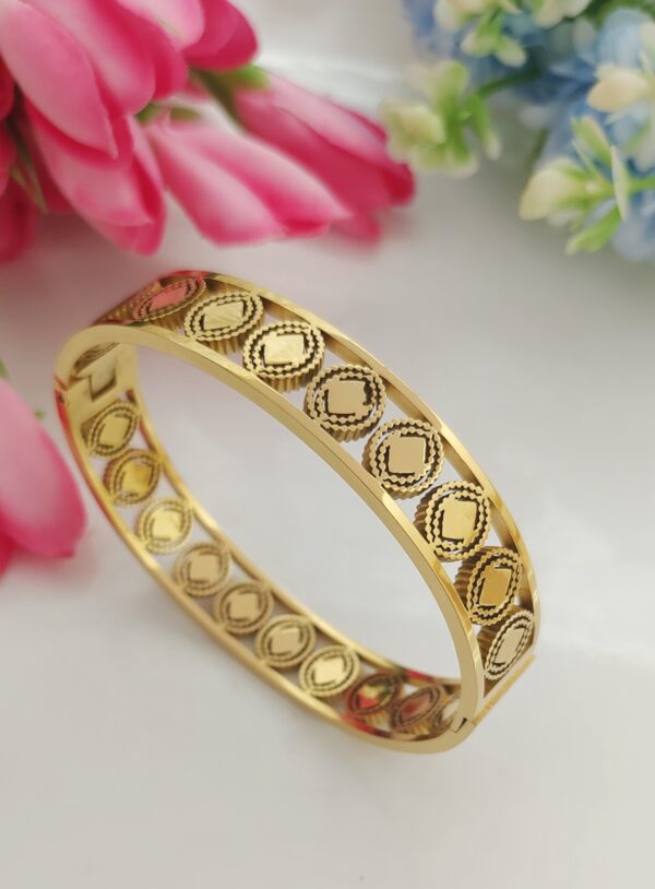 Geometric Circle Cut Bracelet