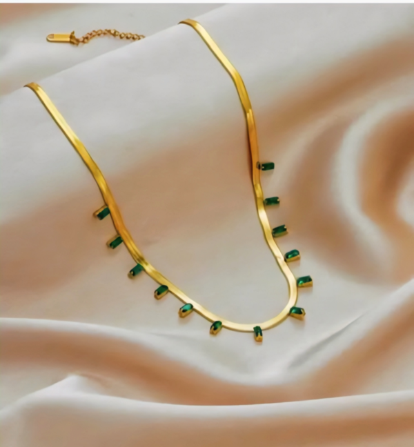 Elegant Green Stone Accented Flat Snake Chain Necklace