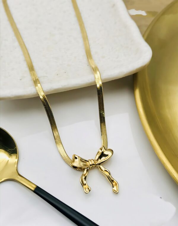 Chic Ribbon Bow Pendant Necklace – Feminine Herringbone Chain Style