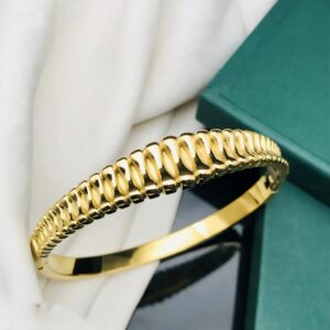 Textured Gold Bangle – Leaf Spine Design in 18K Finish