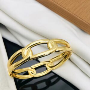 Interlinked Chain Bangle – Bold Elegance in Gold