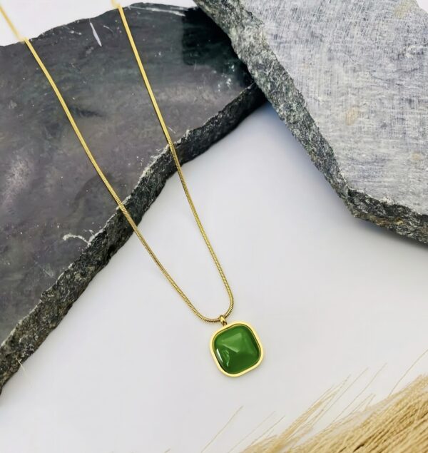 Glossy Green Pendant Necklace – Minimal Luxe Charm