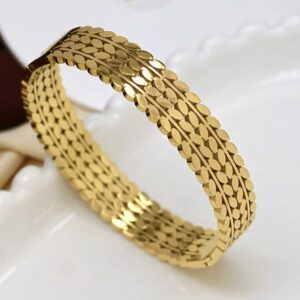 Bold Leaf-Link Statement Bracelet – Luxe Contemporary Charm