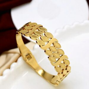 Leaf Motif Gold Bangle – Elegant Traditional Design
