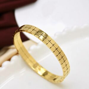 Grid-Pattern Gold Bangle – Sleek Modern Elegance
