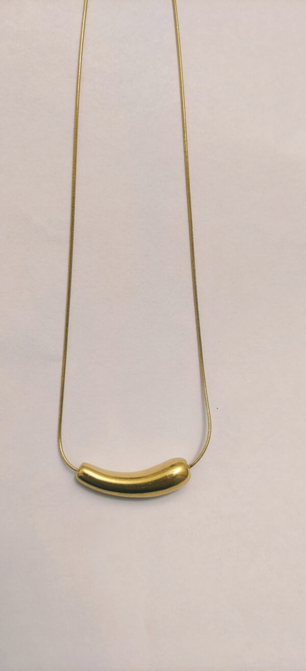 Sleek Minimalist Curve Pendant Necklace - Image 2