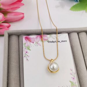 Lustrous Drop Pearl Pendant Necklace