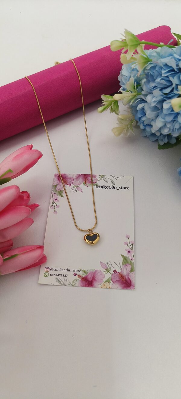Elegant Black Heart Pendant Necklace for Daily Charm - Image 2
