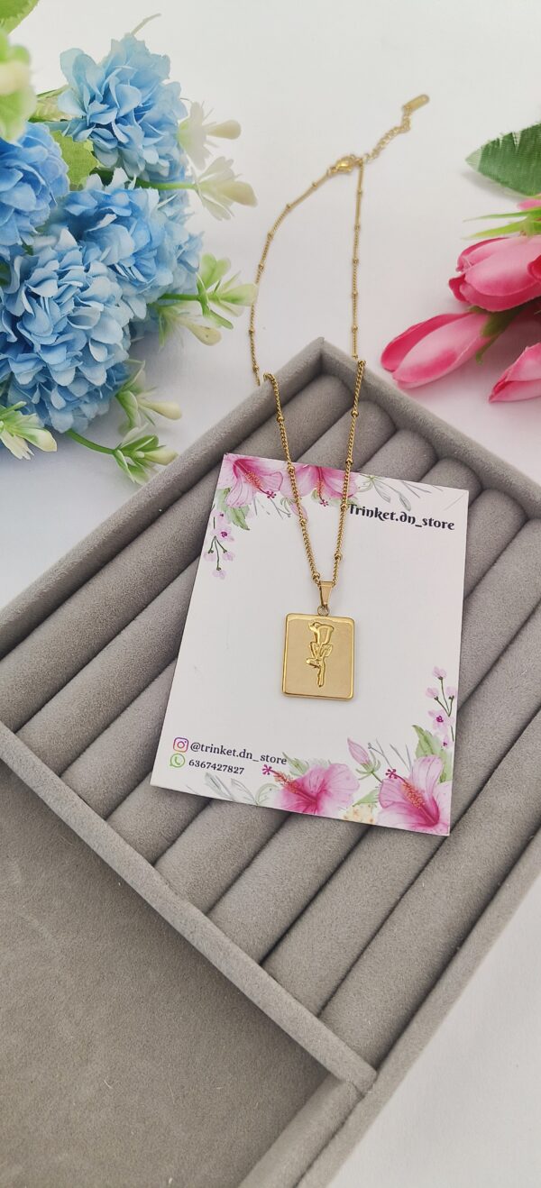 Engraved Floral Rectangle Pendant Necklace for Modern Elegance