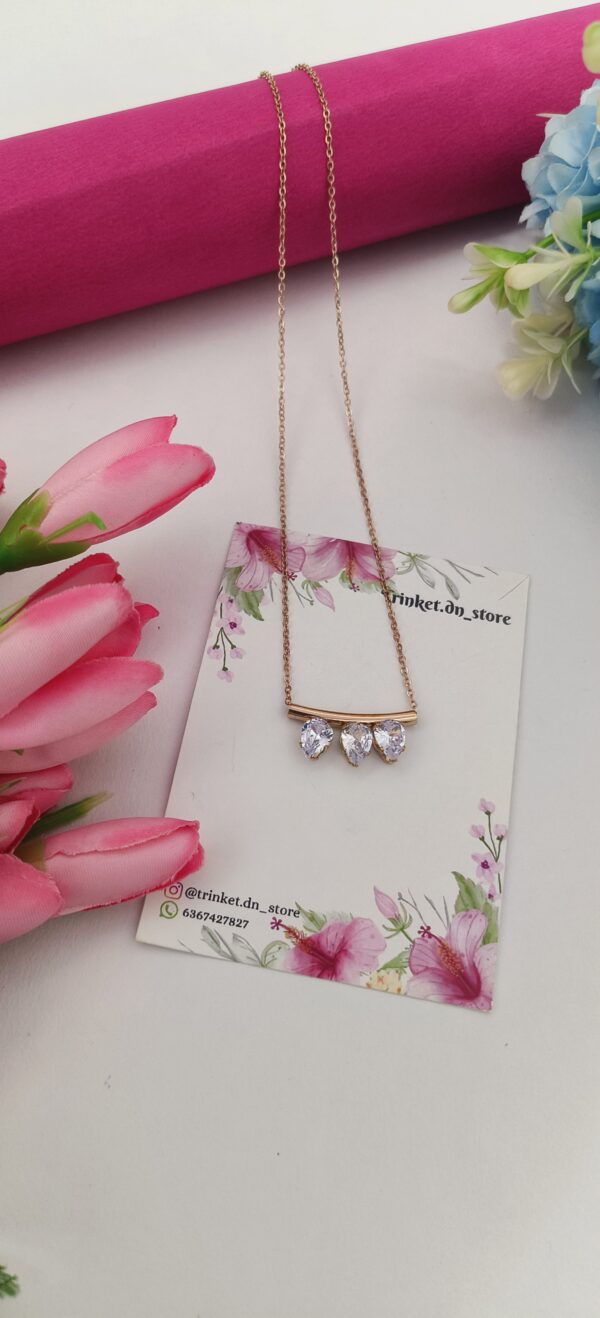 ✨ Elegant Triple Drop Necklace – Dainty & Dreamy 💫