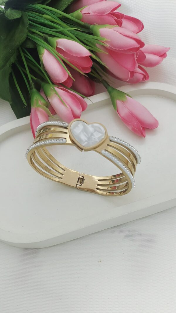 Elegant Heart Charm Openable Bracelet