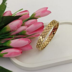 Golden Criss-Cross Classic Bangle ✨💫 Elegant Everyday Spark