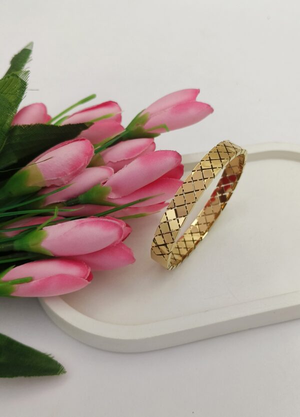 Golden Criss-Cross Classic Bangle ✨💫 Elegant Everyday Spark
