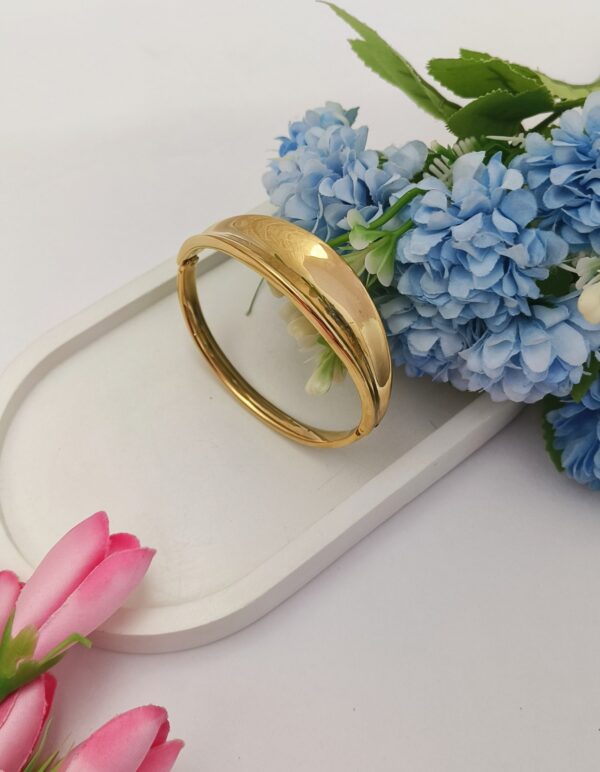 Elegant Dome Curve Open Bangle with Subtle Engraved Accent