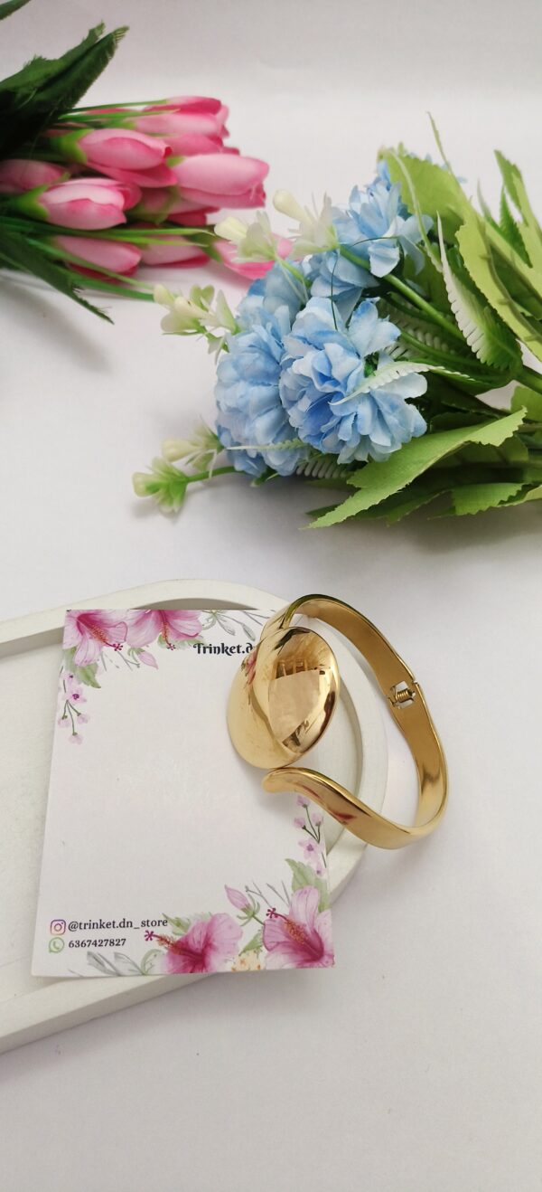 Statement Bold Dome Bracelet with Chic Gloss Finish - Image 2