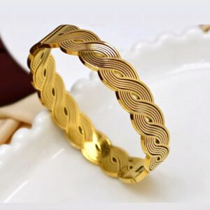 Twist Wave Designer Bracelet with Luxe Geometric Vibes ✨💫