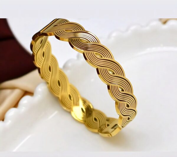 Twist Wave Designer Bracelet with Luxe Geometric Vibes ✨💫