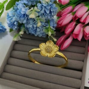A Single Floral Motif Gold Bangle ✨