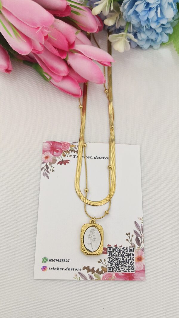 Floral Engraved Pendant Necklace 🌼✨