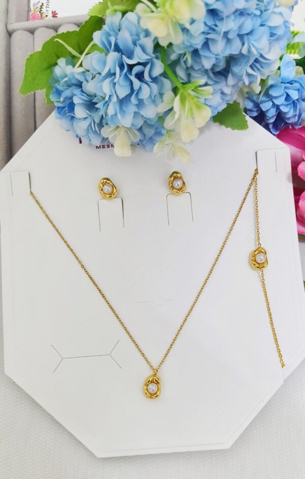 Elegant Pearl Accent Jewellery Set 🤍