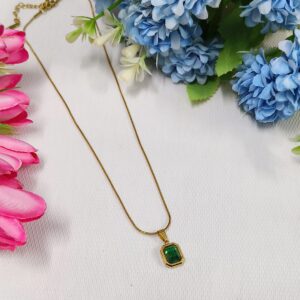 ✨ Emerald Glow Geometric Chain 💚